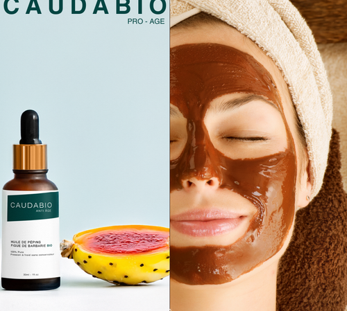 Femme appliquant un masque facial naturel avec un flacon d'huile de pépins de figue de barbarie à ses côtés, symbole des bienfaits anti-âge et hydratants des ingrédients naturels.