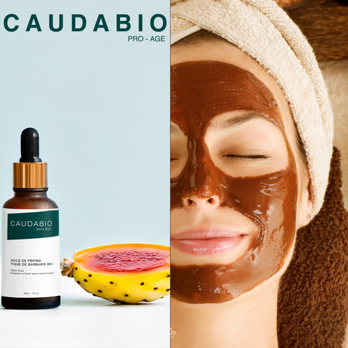 Femme appliquant un masque facial naturel avec un flacon d'huile de pépins de figue de barbarie à ses côtés, symbole des bienfaits anti-âge et hydratants des ingrédients naturels.