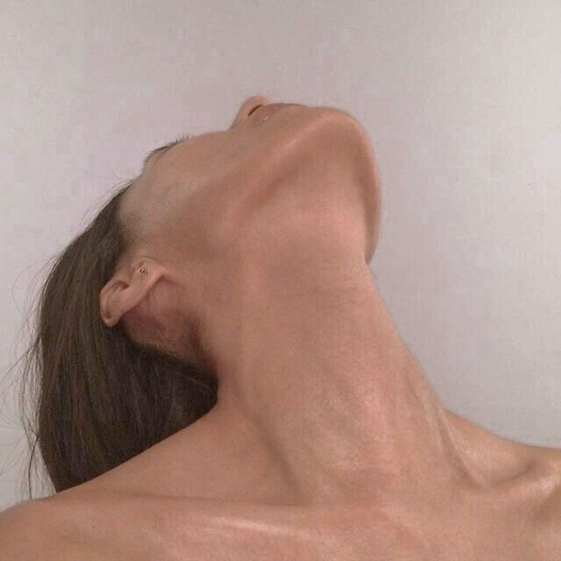 relâchement cutané du cou est un signe visible du vieillissement