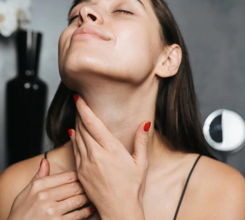 Raffermir naturellement la peau du cou 