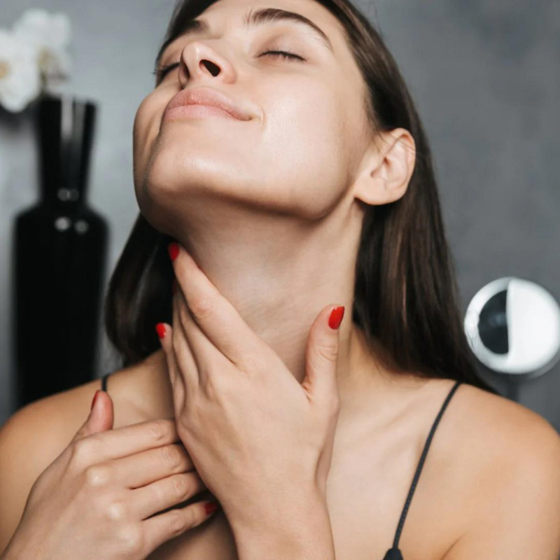 Raffermir naturellement la peau du cou 